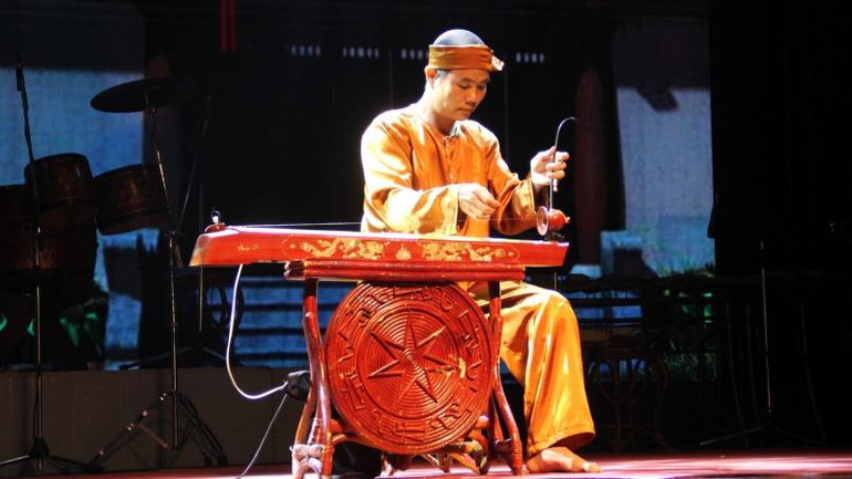 Độc tấu đàn Bầu. Độc tấu đàn Bầu.