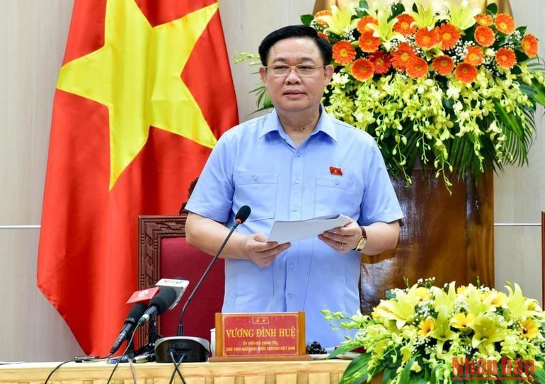 Chủ tịch Quốc hội Vương Đình Huệ phát biểu kết luận buổi làm việc. (Ảnh Đăng Anh)