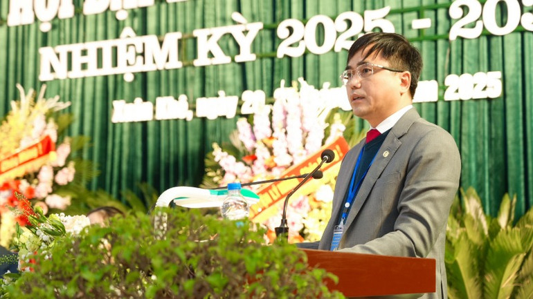 Đồng chí Bùi Văn Hoàng, Tỉnh Ủy viên, Bí thư Huyện ủy Lý Nhân phát biểu chỉ đạo đại hội.