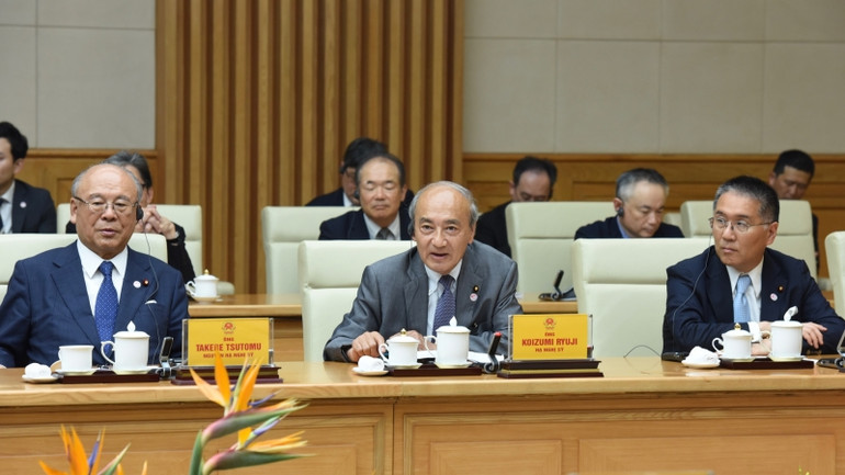 Hạ nghị sĩ Koizumi Ryuji phát biểu.