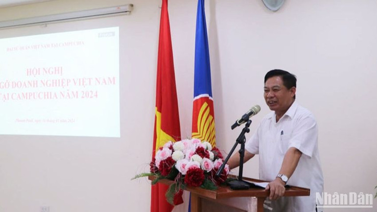 Đại sứ Nguyễn Huy Tăng phát biểu tại Hội nghị (Ảnh: Sơn Xinh)