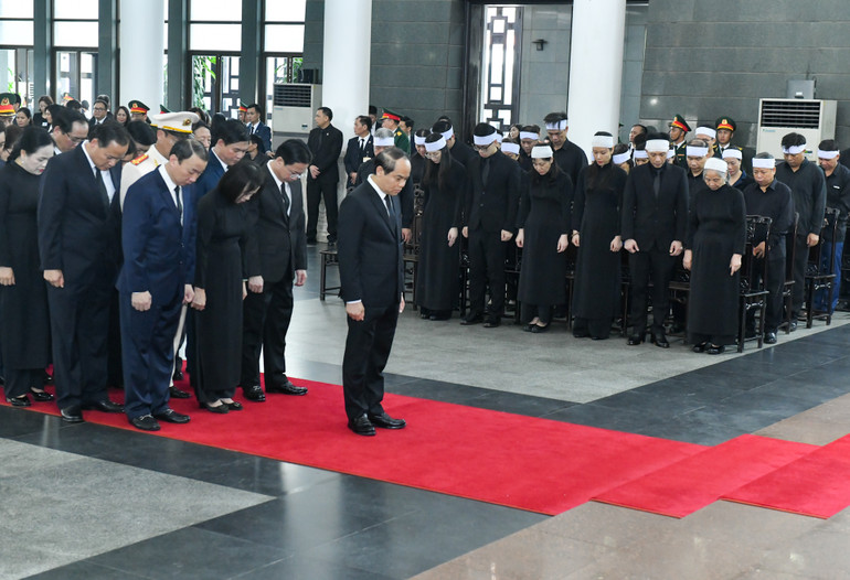 Đoàn Lạng Sơn viếng Tổng Bí thư Nguyễn Phú Trọng.