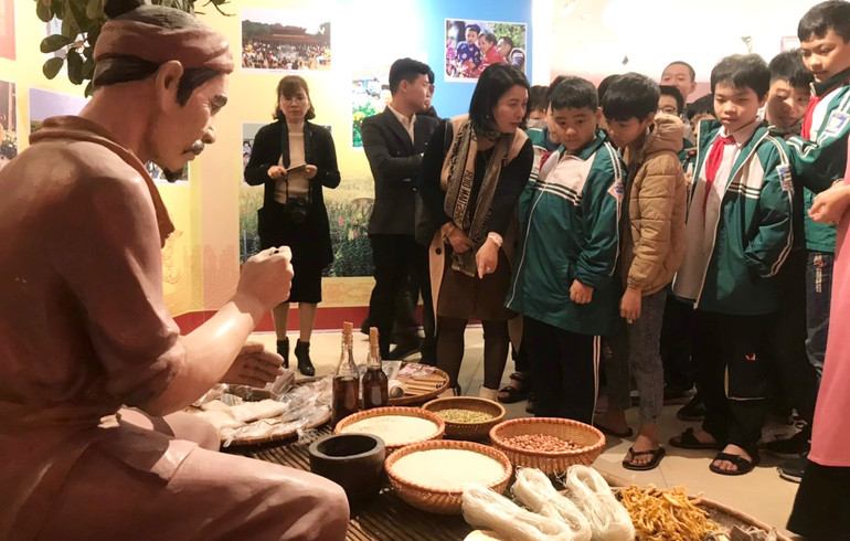 Hoạt động tái hiện “Tết Việt xưa” ở Bảo tàng Hải Dương Hoạt động tái hiện “Tết Việt xưa” ở Bảo tàng Hải Dương