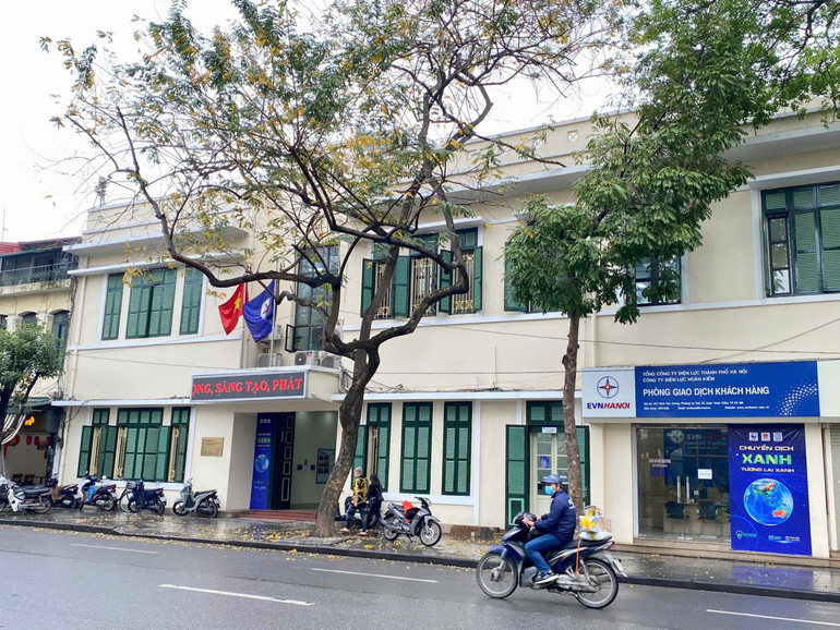 Trụ sở Công ty Điện lực Hoàn Kiếm. Trụ sở Công ty Điện lực Hoàn Kiếm.