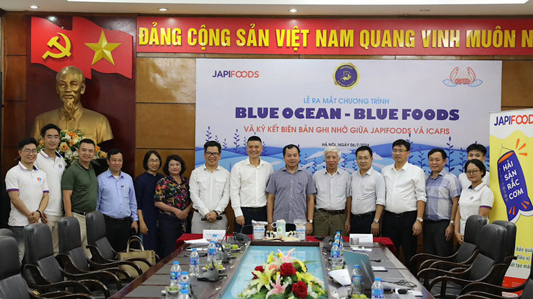 Lãnh đạo Cục Thủy sản chụp ảnh cùng các đại biểu dự Lễ ra mắt chương trình.