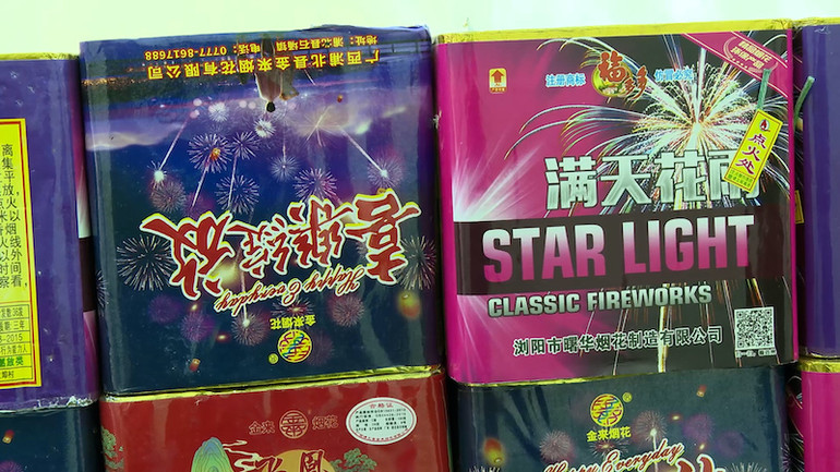 Tang vật là pháo hoa nổ do Trung Quốc sản xuất.