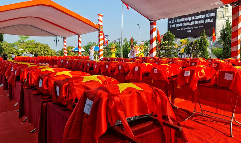 Đón các anh về đất Mẹ.