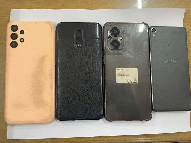 Các vật chứng vụ án.