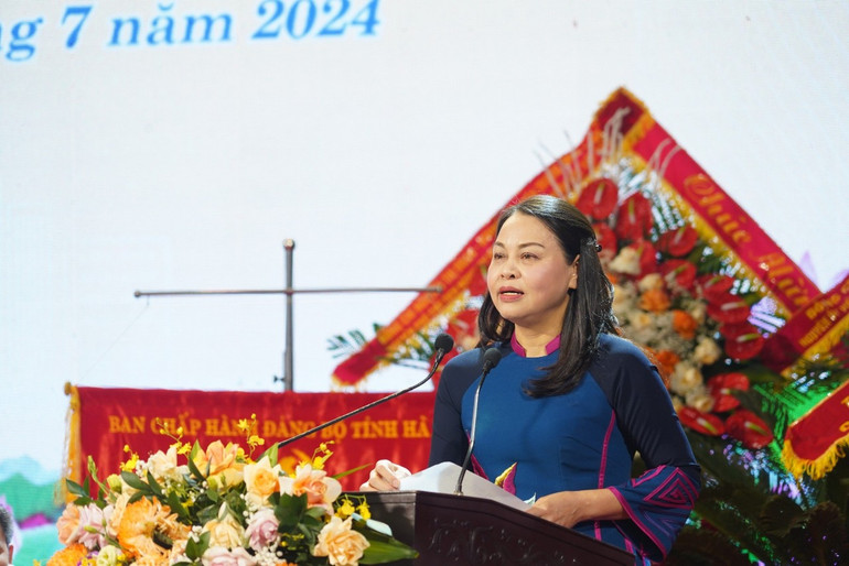 Đồng chí Nguyễn Thị Thu Hà, Ủy viên Trung ương Đảng, Phó Chủ tịch – Tổng Thư ký Ủy ban Trung ương MTTQ Việt Nam phát biểu chỉ đạo tại Đại hội.