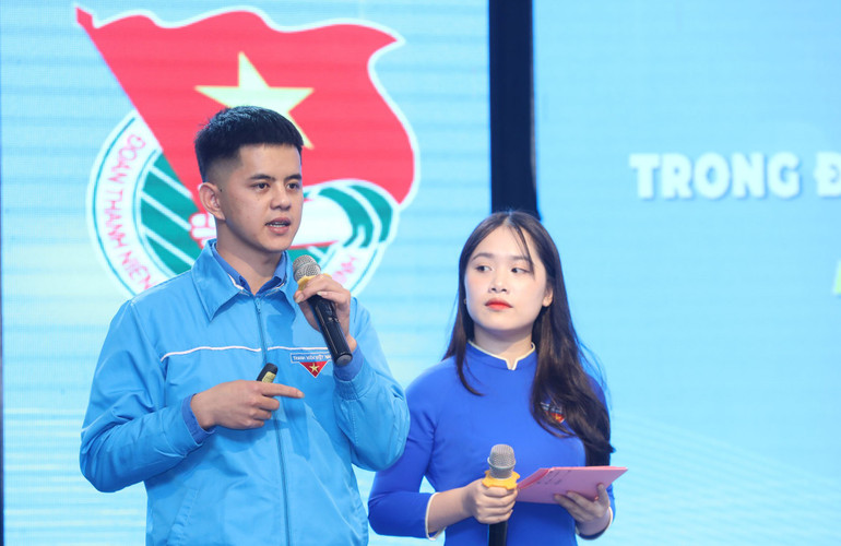 Tác giả Phạm Đức Trọng của Huyện đoàn Hữu Lũng thuyết trình dự án khởi nghiệp “Mô hình chăn nuôi cầy hương và cầy mốc sinh sản kết hợp thương phẩm”.