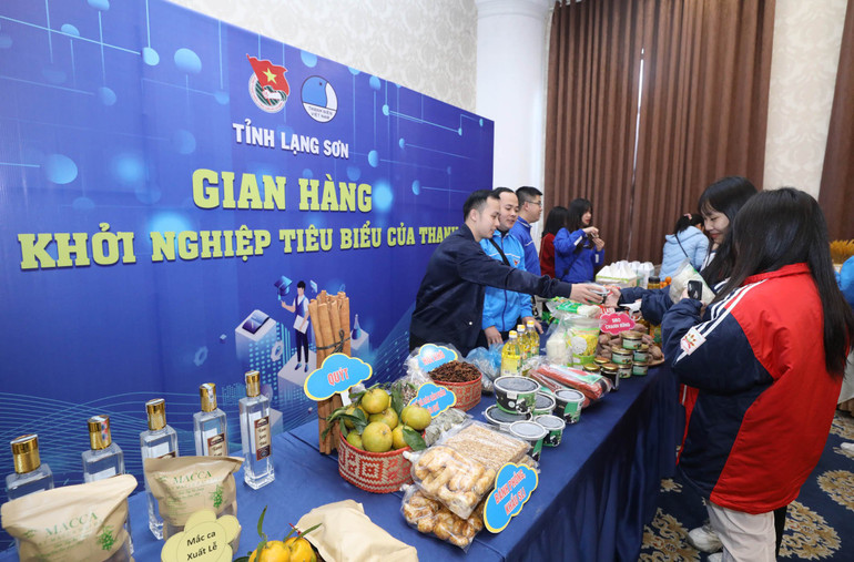 Gian hàng sản phẩm khởi nghiệp tiêu biểu của thanh niên tỉnh Lạng Sơn trưng bày tại Chung kết cuộc thi “Ý tưởng khởi nghiệp”.