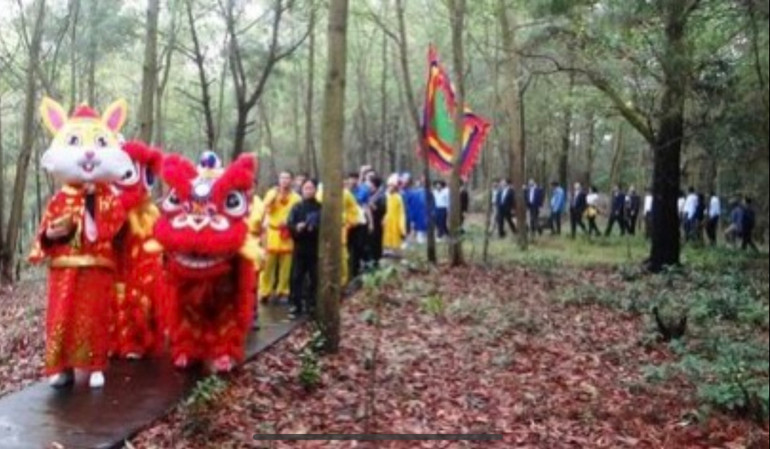 Đoàn lễ trên đường lên núi Ngũ Nhạc.