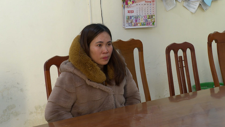 Đối tượng Vi Thị Huệ tại cơ quan Công an.