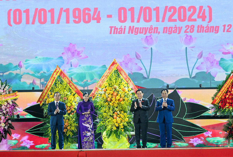 [Ảnh] Lễ kỷ niệm 60 năm Ngày Bác Hồ về thăm tỉnh Thái Nguyên ảnh 9