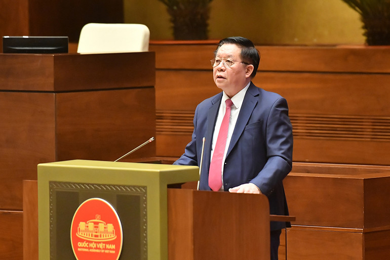 Đồng chí Nguyễn Trọng Nghĩa truyền đạt chuyên đề "Tiếp tục xây dựng và phát huy vai trò của đội ngũ trí thức đáp ứng yêu cầu phát triển đất nước nhanh và bền vững trong giai đoạn mới". (Ảnh: ĐĂNG KHOA)