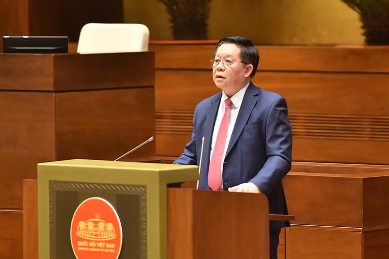 Đồng chí Nguyễn Trọng Nghĩa truyền đạt chuyên đề "Tiếp tục xây dựng và phát huy vai trò của đội ngũ trí thức đáp ứng yêu cầu phát triển đất nước nhanh và bền vững trong giai đoạn mới". (Ảnh: ĐĂNG KHOA)