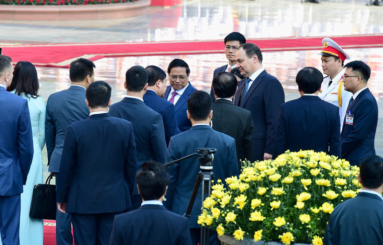 [Ảnh] Thủ tướng Phạm Minh Chính chủ trì Lễ đón Thủ tướng Cộng hòa Belarus Roman Golovchenko ảnh 5