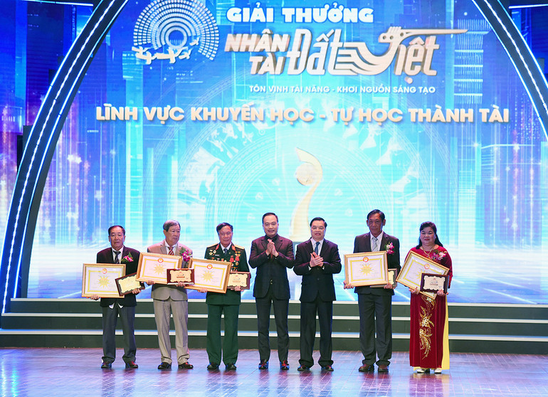 [Ảnh] Thủ tướng Phạm Minh Chính dự Lễ trao Giải thưởng Nhân tài Đất Việt năm 2023 ảnh 4