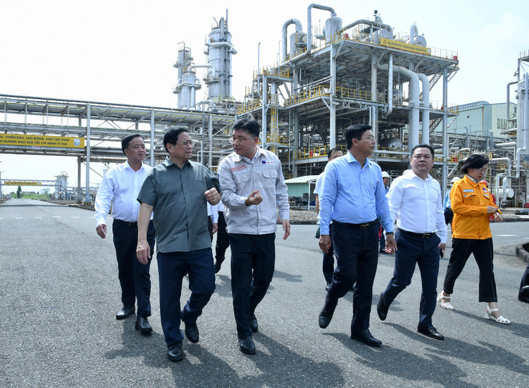 Thủ tướng Phạm Minh Chính thăm Nhà máy Đạm Cà Mau.