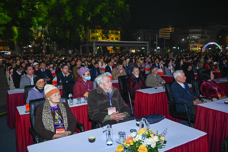 [Ảnh] Lễ kỷ niệm 60 năm Ngày Bác Hồ về thăm tỉnh Thái Nguyên ảnh 7