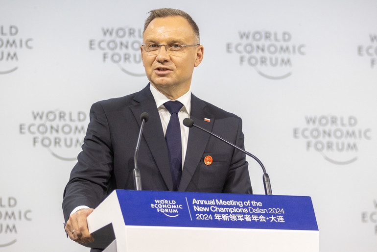 [Ảnh] Thủ tướng Phạm Minh Chính phát biểu khai mạc tại Phiên toàn thể Hội nghị WEF Đại Liên ảnh 4