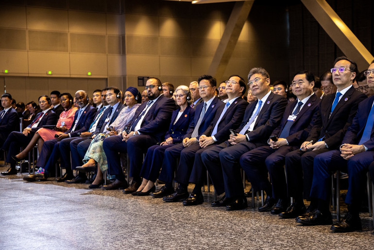 [Ảnh] Thủ tướng Phạm Minh Chính phát biểu khai mạc tại Phiên toàn thể Hội nghị WEF Đại Liên ảnh 7