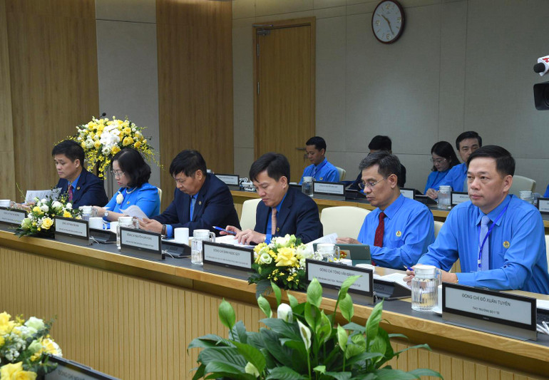 Lãnh đạo Tổng Liên đoàn Lao động Việt Nam tham dự hội nghị. (Ảnh: TRẦN HẢI)