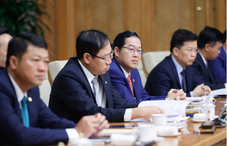 Các Tổng giám đốc Ngân hàng tham dự Hội nghị sáng 11/2 (Từ trái qua: Tổng giám đốc BIDV, ACB, HDBank, TPBank)