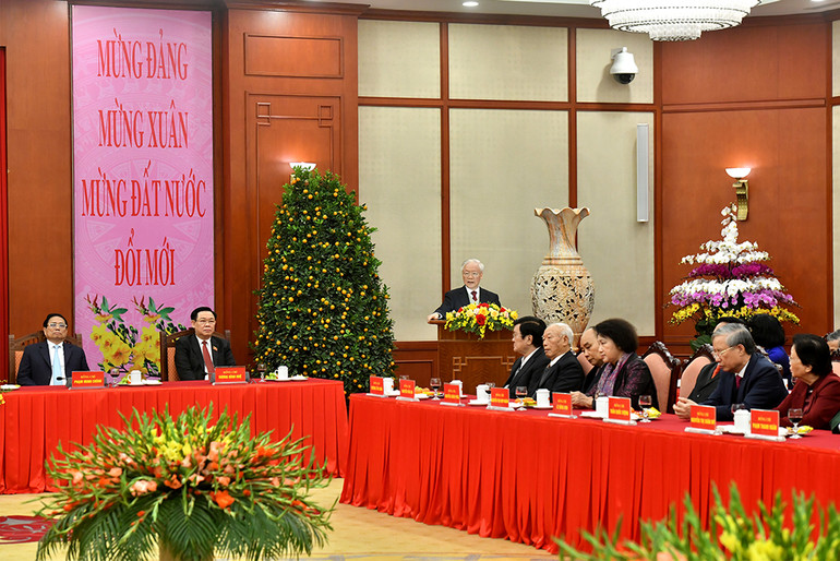 Tổng Bí thư Nguyễn Phú Trọng chúc Tết các đồng chí lão thành cách mạng, các đồng chí lãnh đạo, nguyên lãnh đạo Đảng, Nhà nước, Mặt trận Tổ quốc Việt Nam, lãnh đạo các cơ quan Trung ương, Hà Nội cùng toàn thể đồng bào, đồng chí, chiến sĩ cả nước và cộng đồng người Việt Nam ở nước ngoài. Ảnh: ĐĂNG KHOA