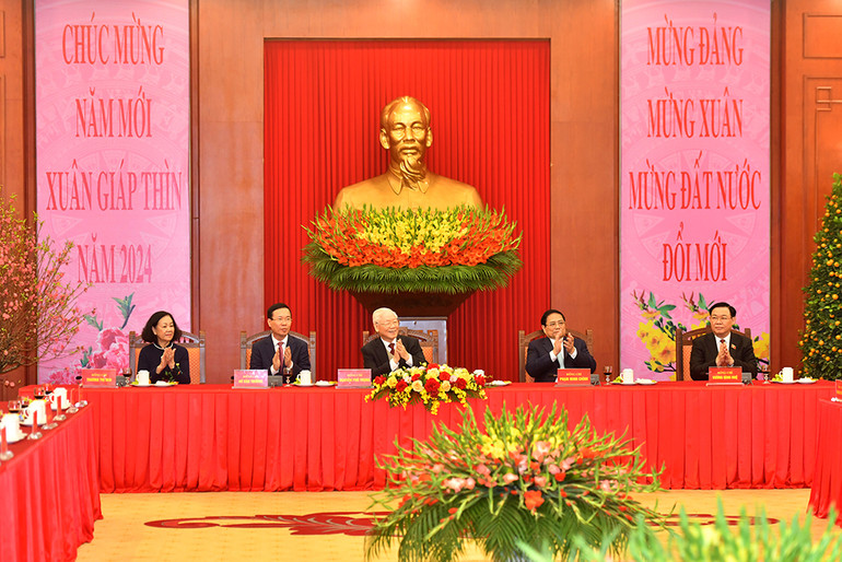 Tổng Bí thư Nguyễn Phú Trọng cùng các đồng chí lãnh đạo Đảng, Nhà nước dự buổi chúc Tết. Ảnh: ĐĂNG KHOA