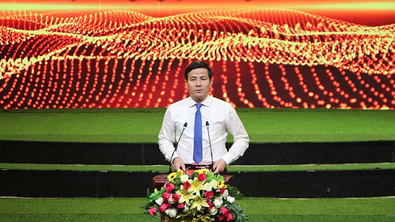 Đồng chí Trần Văn Huyến, Phó Bí thư Thường trực Tỉnh ủy, Chủ tịch Hội đồng nhân dân tỉnh Hậu Giang phát biểu tại buổi tổng kết cuộc thi.