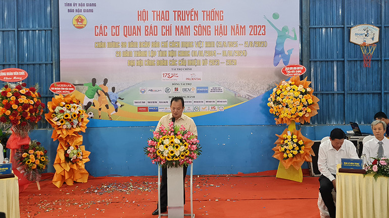 Ông Nguyễn Văn Hòa, Phó Chủ tịch Ủy ban nhân dân tỉnh Hậu Giang phát biểu tại lễ khai mạc.