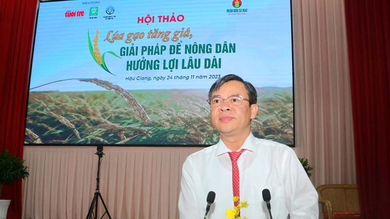 Phó Chủ tịch Thường trực Ủy ban nhân dân tỉnh Hậu Giang Trương Cảnh Tuyên phát biểu tại hội thảo.