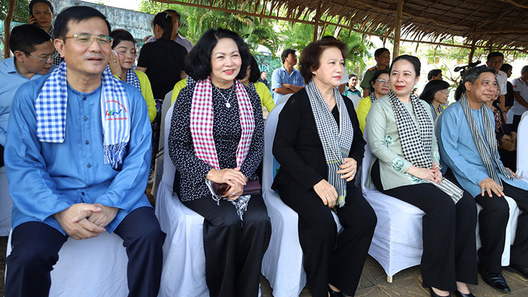 Lãnh đạo và nguyên lãnh đạo Đảng, Nhà nước dự lễ khai mạc.