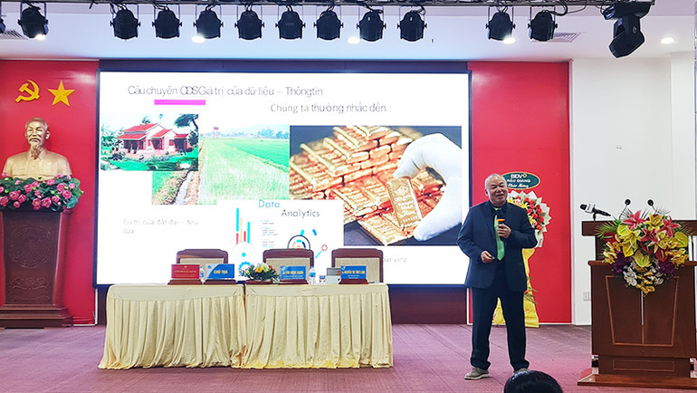 Chuyên gia chia sẻ về chuyển đổi số.