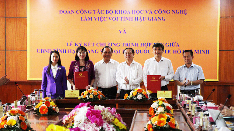Ủy ban nhân dân tỉnh Hậu Giang và Đại học Quốc gia Thành phố Hồ Chí Minh ký biên bản ghi nhớ hợp tác