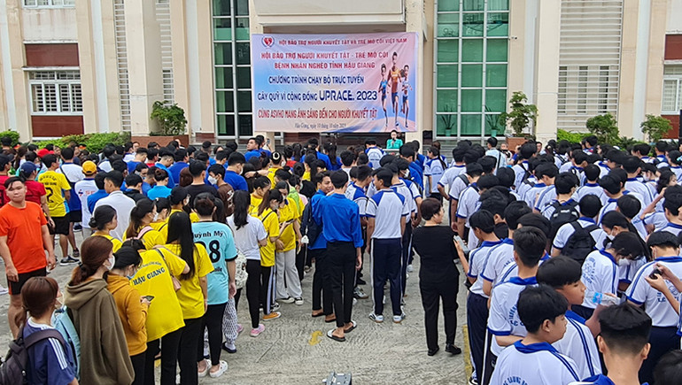 Quang cảnh lễ phát động.