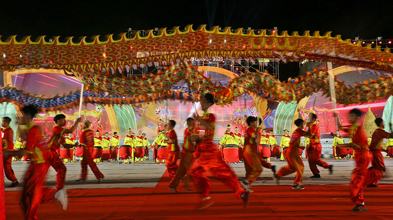 Tiết mục múa rồng.