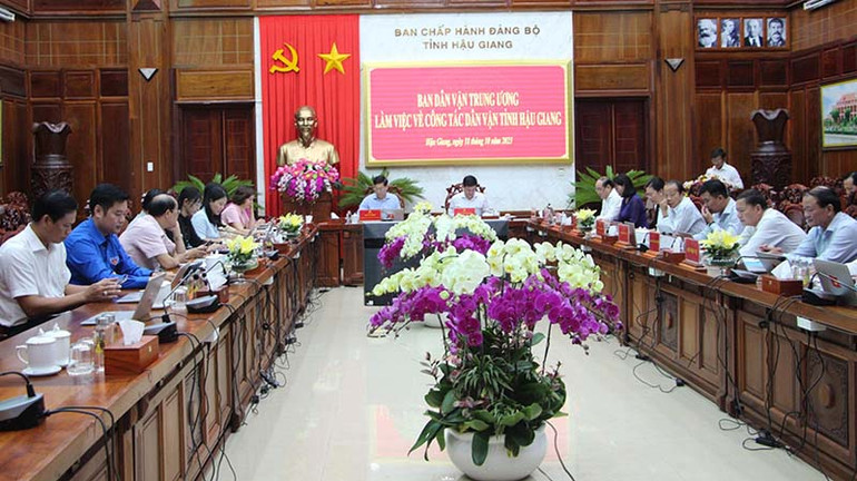 Quang cảnh buổi làm việc.