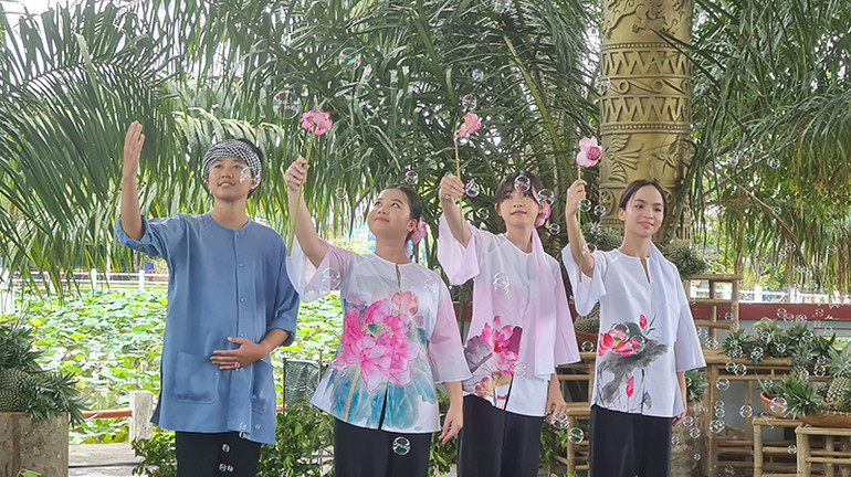 Bộ sưu tập áo bà ba sen hồng