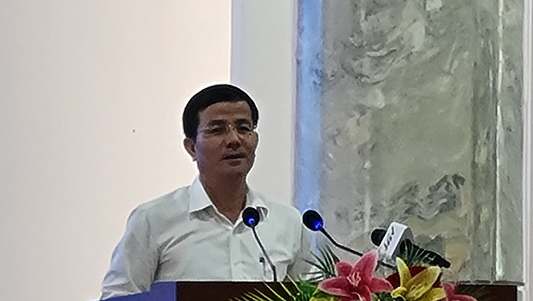 Phó Bí thư Thường trực Tỉnh ủy Hậu Giang phát biểu tại hội thảo.