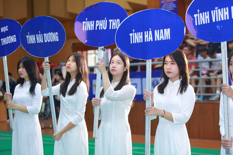 Cùng với đó là các tỉnh thành lân cận. Cùng với đó là các tỉnh thành lân cận.