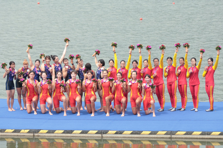 Chủ nhà Trung Quốc về nhất, Nhật Bản về nhì và thứ ba là các cô gái Việt Nam. (Ảnh: Đoàn Thể thao Việt Nam)