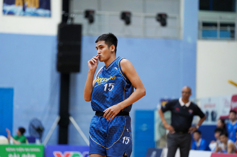 Sơn Minh Tâm ăn mừng sau khi ghi ba điểm. (Ảnh: VBA)