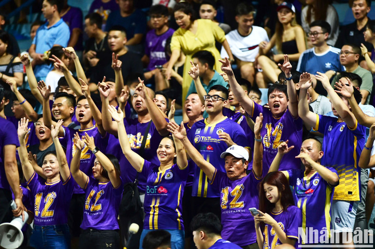 Người hâm mộ Hà Nội sẵn sàng cho các trận đấu sân nhà tại sân vận động Mỹ Đình. (Ảnh: TRẦN HẢI)