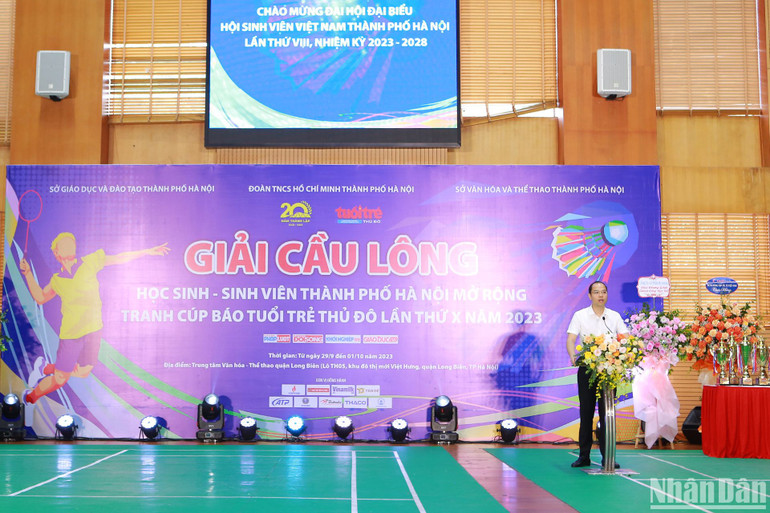 Đồng chí Nguyễn Tiến Hưng - Ủy viên Ban chấp hành Trung ương Đoàn, Phó Bí thư Thành đoàn Hà Nội, Chủ tịch Hội Sinh viên Việt Nam TP Hà Nội phát biểu tại Lễ khai mạc. Đồng chí Nguyễn Tiến Hưng - Ủy viên Ban chấp hành Trung ương Đoàn, Phó Bí thư Thành đoàn Hà Nội, Chủ tịch Hội Sinh viên Việt Nam TP Hà Nội phát biểu tại Lễ khai mạc.