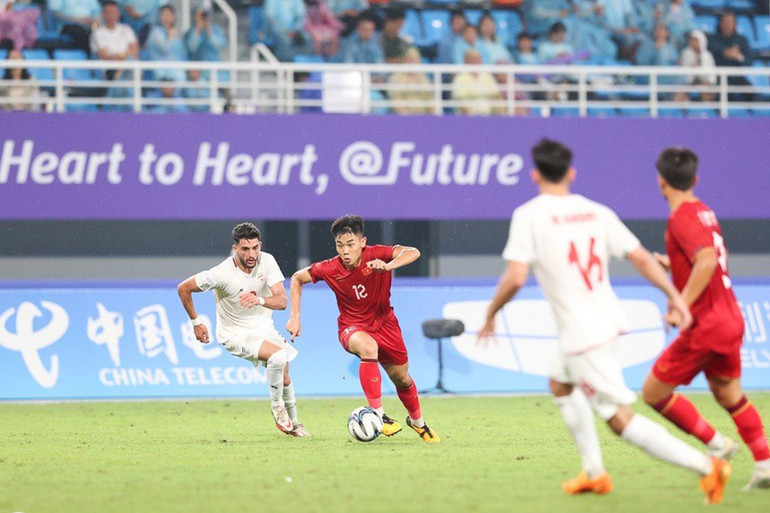 Các trận đấu với các đối thủ hàng đầu châu lục rất tốt cho sự phát triển trong tương lai của các cầu thủ trẻ. (Ảnh: VFF)