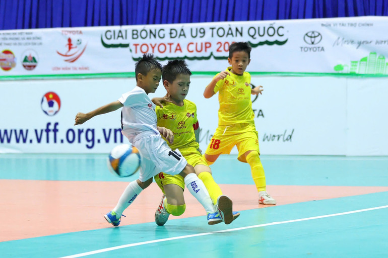 Dù không thể bảo vệ ngôi vương, nhưng U9 Hà Nội vẫn cho thấy vị thế của đội bóng mạnh tại Giải U9 toàn quốc năm 2024. Dù không thể bảo vệ ngôi vương, nhưng U9 Hà Nội vẫn cho thấy vị thế của đội bóng mạnh tại Giải U9 toàn quốc năm 2024.