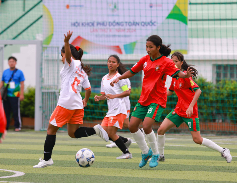 Các trận đấu diễn ra sôi nổi và kịch tính.