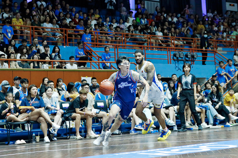 Jimmy Nguyễn dẫn bóng đột phá. (Ảnh: VBA)